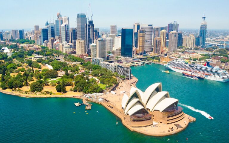 The-Sydney-Harbor-in-Australia